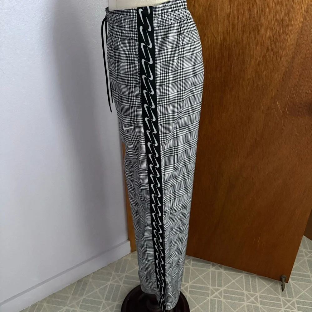 NIKE sz XS Houndstooth Black White Gray Tearaway Pants CK0543